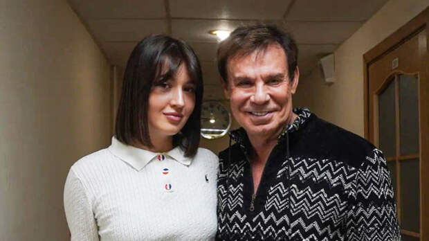 70-летнего Ефима Шифрина заподозрили в тайном романе с 25-летней девушкой