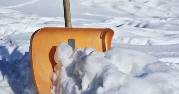 Снегоуборочная лопата