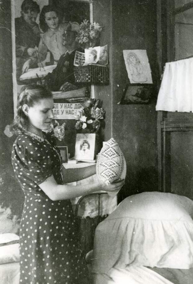 В общежитии Меланжевого завода. Иваново, 1950 г.