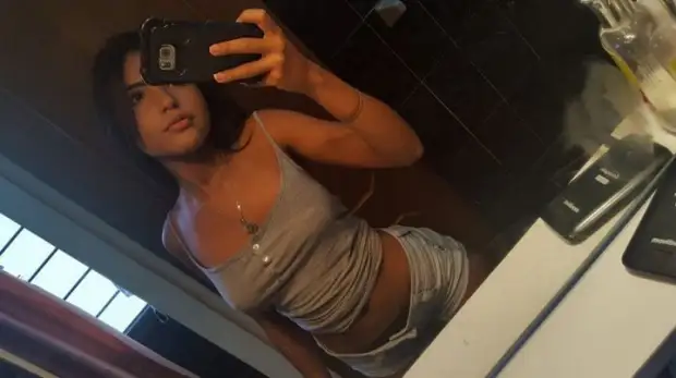 Девушки без лифчиков