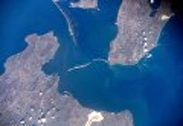 Космический снимок зоны строительства моста через Керченский пролив от космонавта Олега Скрипочки