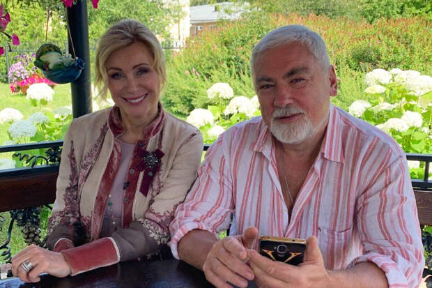 Певица Цыганова заявила, что Роскомнадзор отказывает в регистрации ее Max-канала