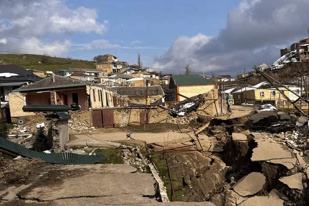 Около 200 домов в Дагестане получили повреждения из-за оползней в горах