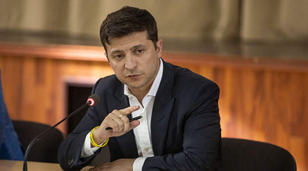 Зеленский обвинил Россию в торможении развития Украины
