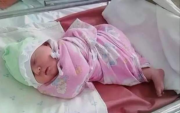 «Свёрток, похожий на ребёнка, переходил из рук в руки, дети играли» – рассказ мамы 7-летней Оленьки