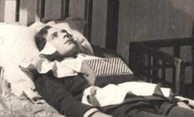 Иван Качалкин лег спать в царской России, а проснулся уже в СССР. Его сон длился 22 года