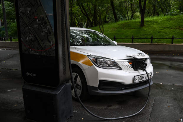 Таксисты раскритиковали идею обязательной покупки электромобилей