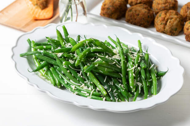 Стручковая фасоль с сыром. / Фото: nuggetmarket.com.