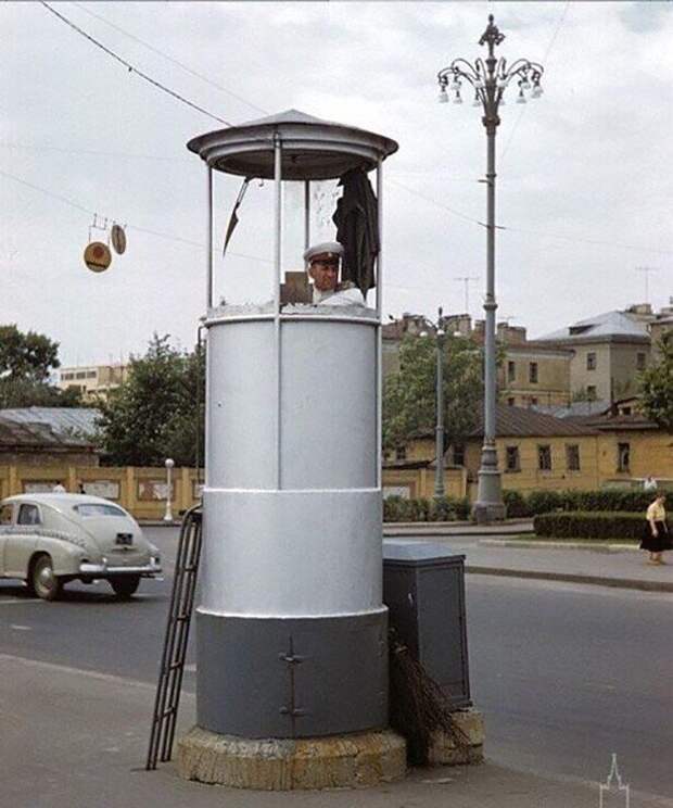Mилицейский поcт, 1950-е