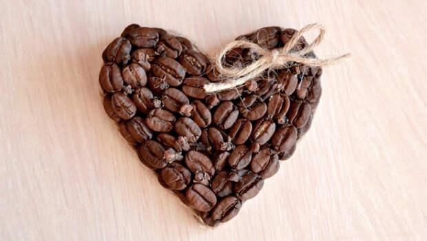 сердце из зерен кофе