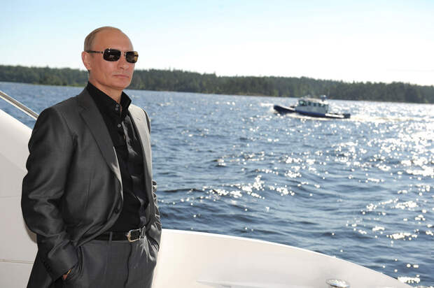 PutinLookingAt44 Как Владимир Путин смотрит на вещи