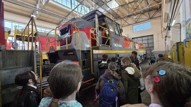 Рязанские школьники посетили профориентационное занятие в локомотивном депо