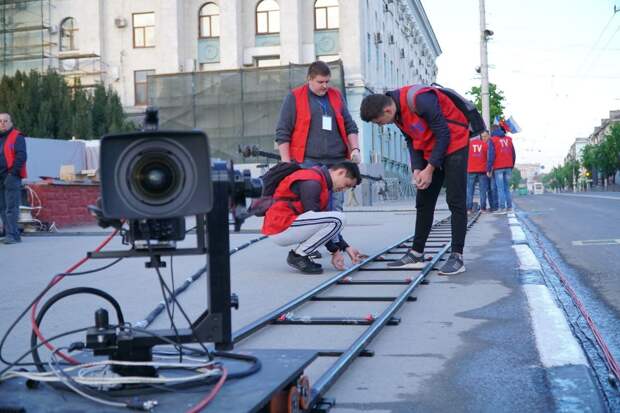 Три километра проводов и команда из 150 человек: что происходило за кадром трансляции Парада Победы в Симферополе 9 мая 2021