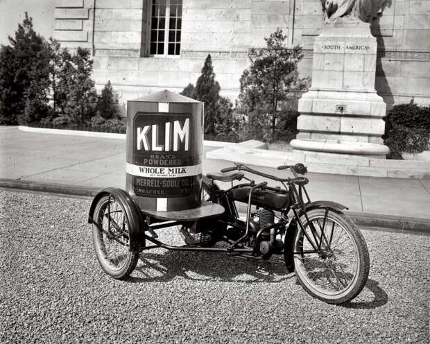 Трехколесный мотоцикл с контейнером для перевозки порошкового молока (Вашингтон, 1921 год) авто, мото, мотоцикл, мотоциклы, олдтаймер, ретро техника, ретро фото, фото