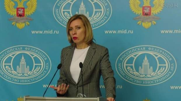 Что это было: Захарова попросила объяснить появление истребителей рядом с бортом «России»