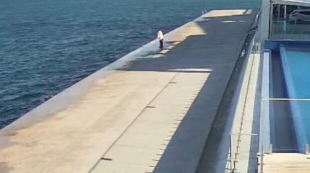 В Севастополе подросток упал в море: Его спасли прохожие