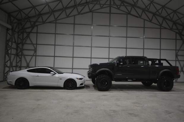 MegaRexx MegaBronc — семиместный Ford F-250 в костюме Bronco