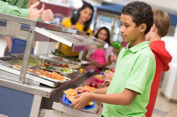 Kids in school cafeteria lunch line.