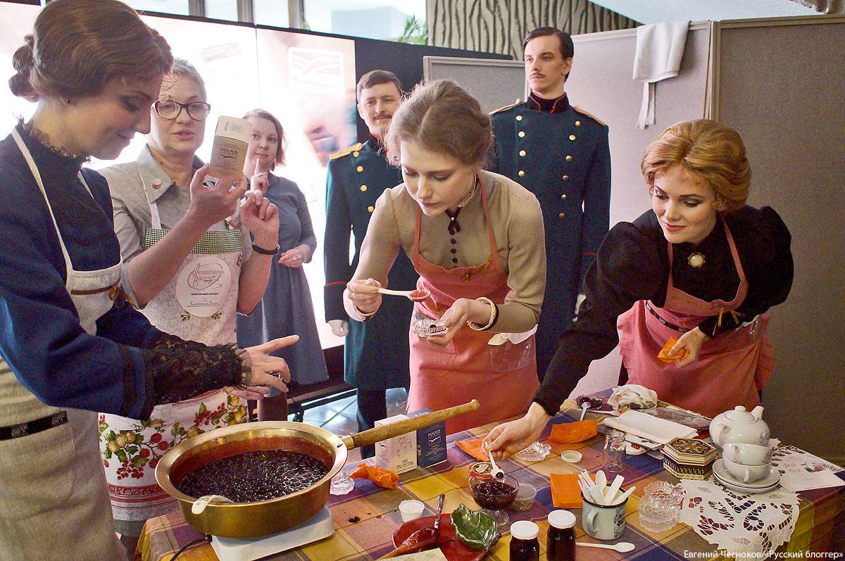 https://rblogger.ru/img3/2020/tri-sestry-svarili-varene-v-mhat/mhat.-tri-sestry.-17.02.20.14..jpg