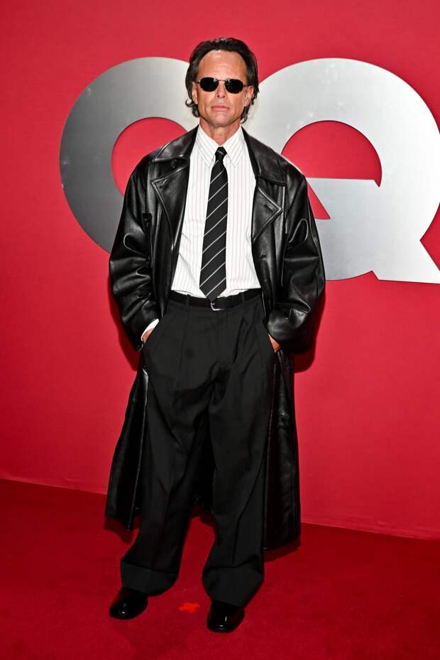 Сильный пол: Сидни Суини, Пэрис Джексон и Сет Роген