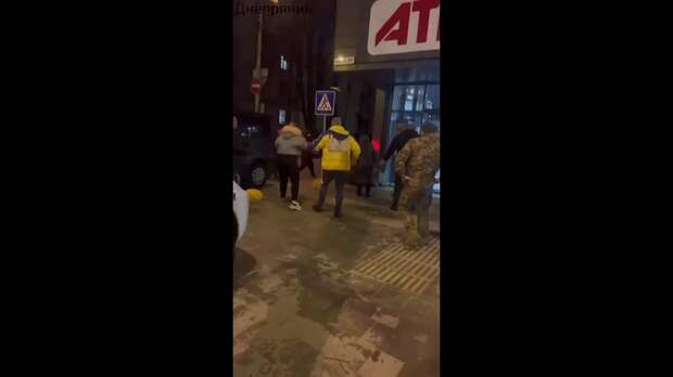 Днепропетровск, распылили газ https://t.me/webmoney_dn/311548Video: Клип