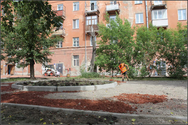 В Красноярске продолжается ремонт дворовых территорий В Красноярске продолжается ремонт дворовых территорий