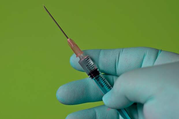 AstraZeneca признала, что ее вакцина от COVID может вызывать тромбоз