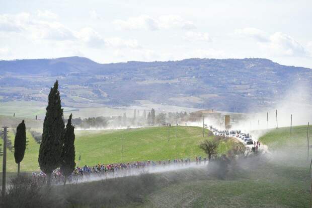 Пыльные дороги Тосканы: история гонки Strade Bianche