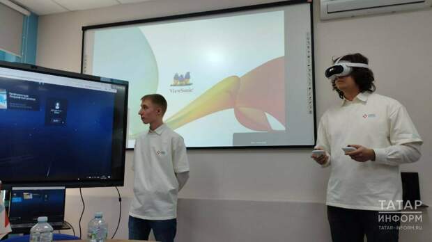 Школьники из Татарстана выбирают будущую профессию при помощи VR-очков