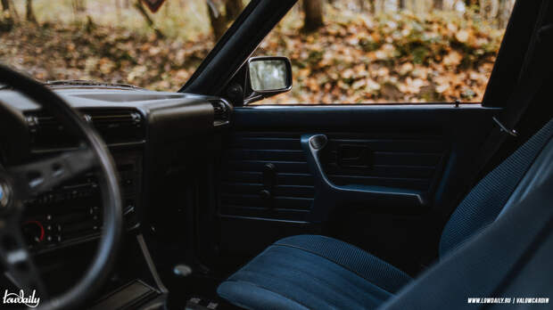 салон BMW E30 синий интерьер
