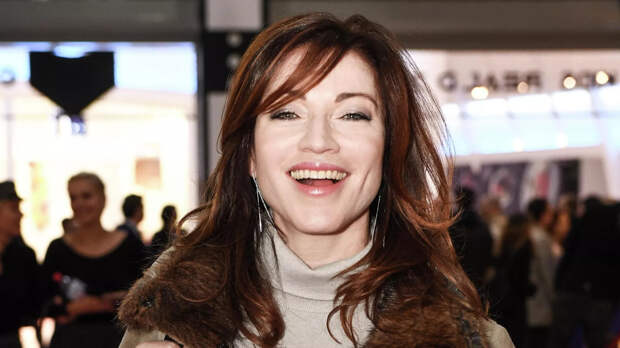 «Хорошо, что я его не разорила»: Алёна Хмельницкая призналась, как работала продавцом в 90-е