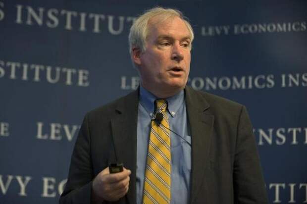 The Federal Reserve Bank of Boston's President and CEO Eric S. Rosengren speaks during the ''Hyman P. Minsky Conference on the State of the U.S. and World Economies'', in New York, April 17, 2013. REUTERS/Keith Bedford
