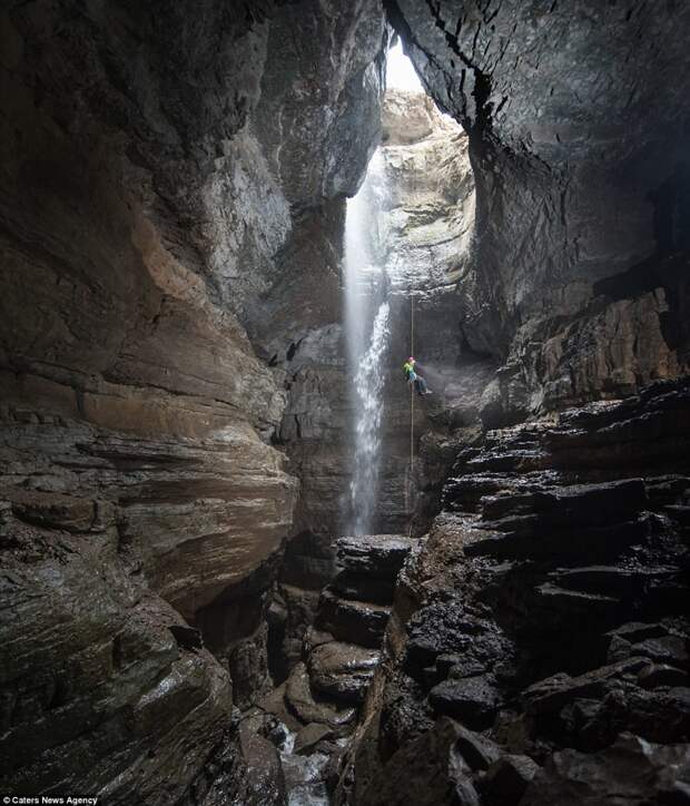Фотограф рискует жизнью, чтобы запечатлеть невероятную красоту пещер красота, пещеры, спелеология, фотография