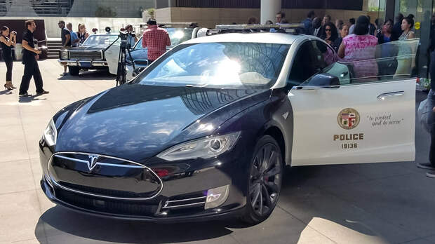 Полиция Лос-Анджелеса превратит Tesla Model S в патрульную машину
