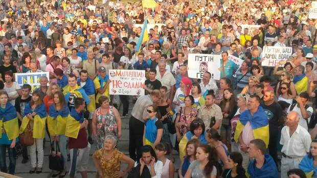 Митинг в Мариуполе против оккупации российскими войсками