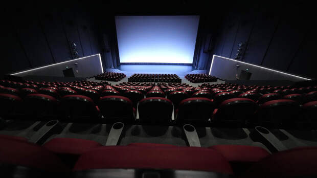 Юрист назвал условия возврата денег за сорванный сеанс в кино из-за шума