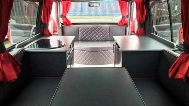 Из Volkswagen Transporter сделали уникальный кемпер с мангалом под капотом Volkswagen Transporter, transporter, volkswagen, авто, дом на колесах, кемпер, самоделка, фургон