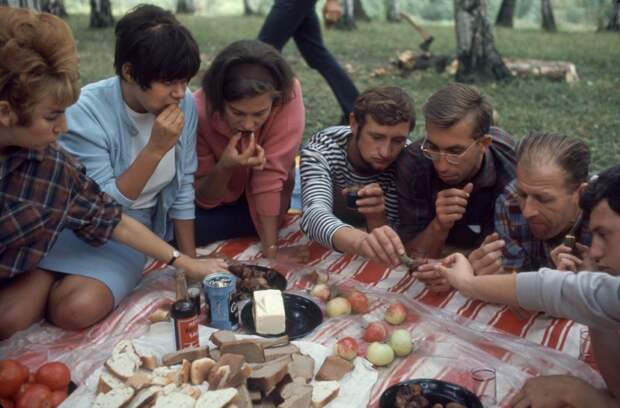 A group of Soviet Metallurgical Institute students enjoy a picnic in a park near Moscow, Russia, August 1968. Bill Eppridge