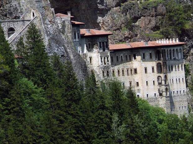 Пять самых недоступных монастырей мира (26 фото)