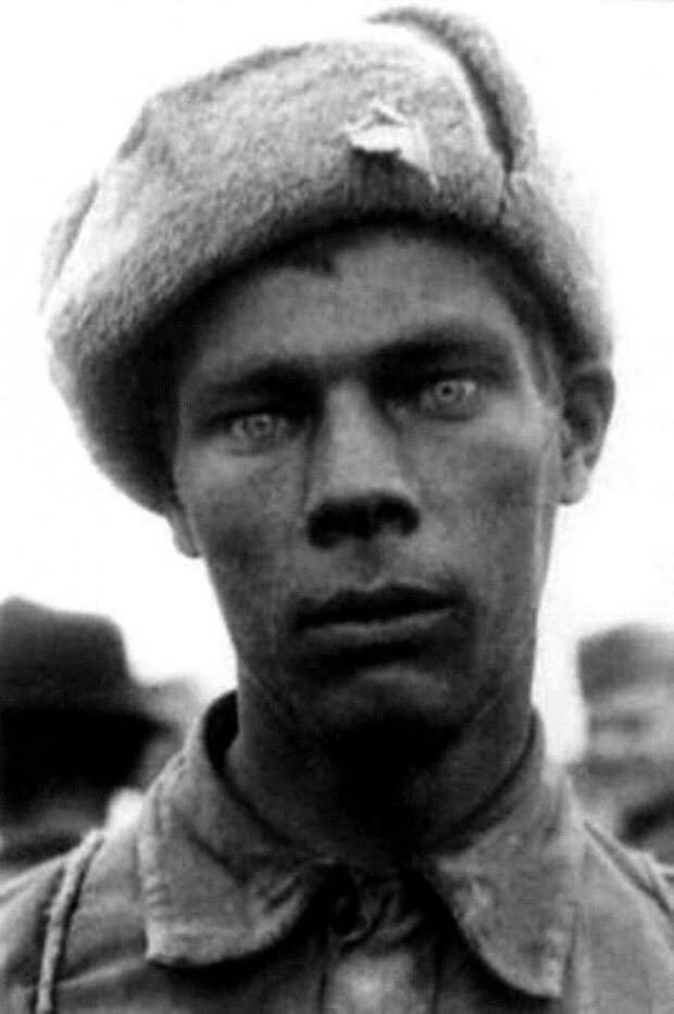 Взгляд солдат, переживших тяжелые события (13 фото) Взгляд солдат, переживших тяжелые события (13 фото)