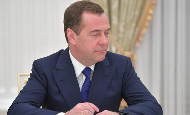 Медведев: Байдена в Швейцарию не отпустила семья из-за прогрессирующей деменции
