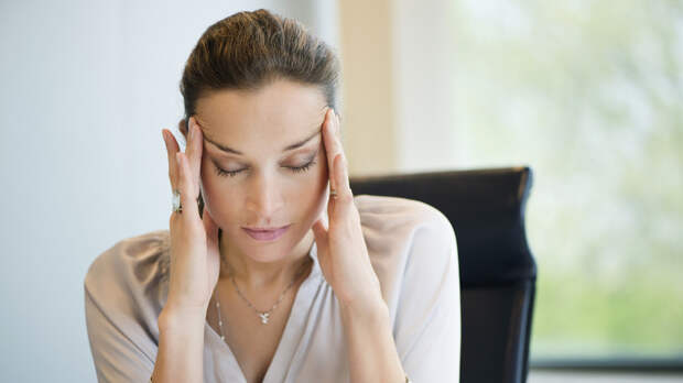 Кардиолог Малай: боль в висках может быть признаком гипертонического криза