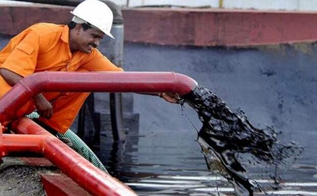 РФ стала вторым по объемам поставщиком нефти в Индию