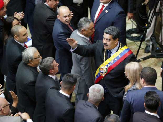В Венесуэле оппозиция ведет переговоры с армией для смещения Мадуро