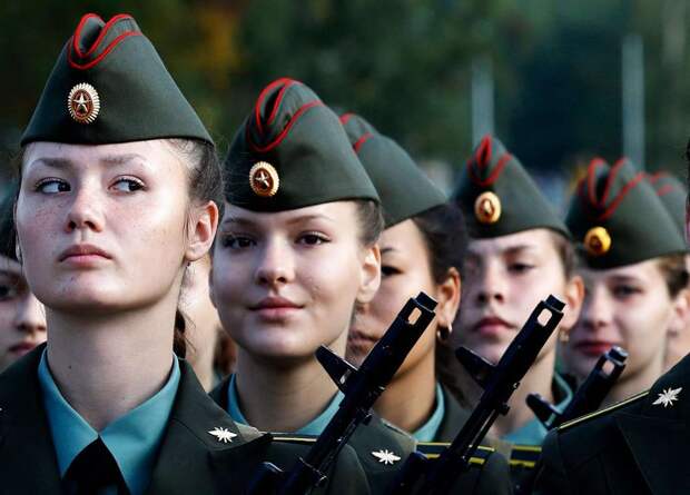 Русские военные первокурсницы 