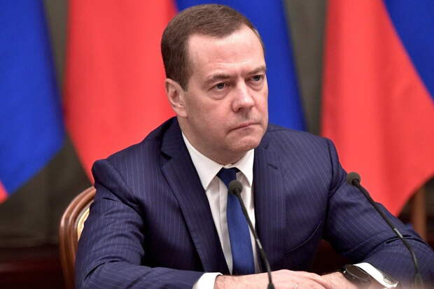 Заявление Владимира Путина на ПМЭФ о праве России поставлять вооружение противникам Запада произвело эффект разорвавшейся бомбы. Собственно, чего-то подобного вполне следовало ожидать.-3