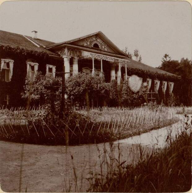 Усадьба и сад. Россия, село Талашкино, 1909 год. Усадьба и сад. Россия, село Талашкино, 1909 год.