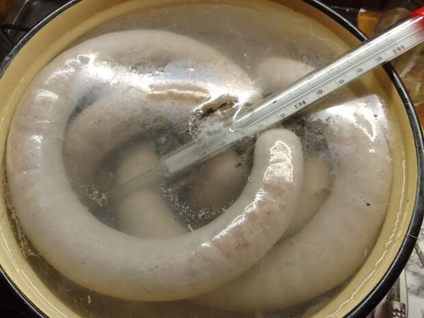 Вкус магазинной колбасы уже забыли. Делаем свою