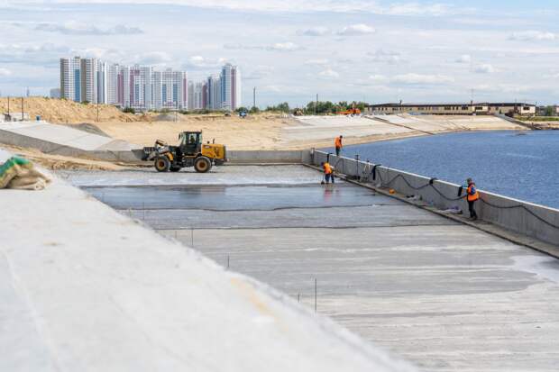 Срок сдачи набережной у НТЦ Сургута сдвинули на год, а стоимость выросла на 250 млн из-за необходимости усиления конструкций