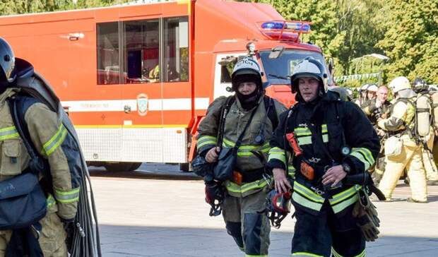 В Тюмени в ЖК «Ново-Патрушево» загорелся автомобиль